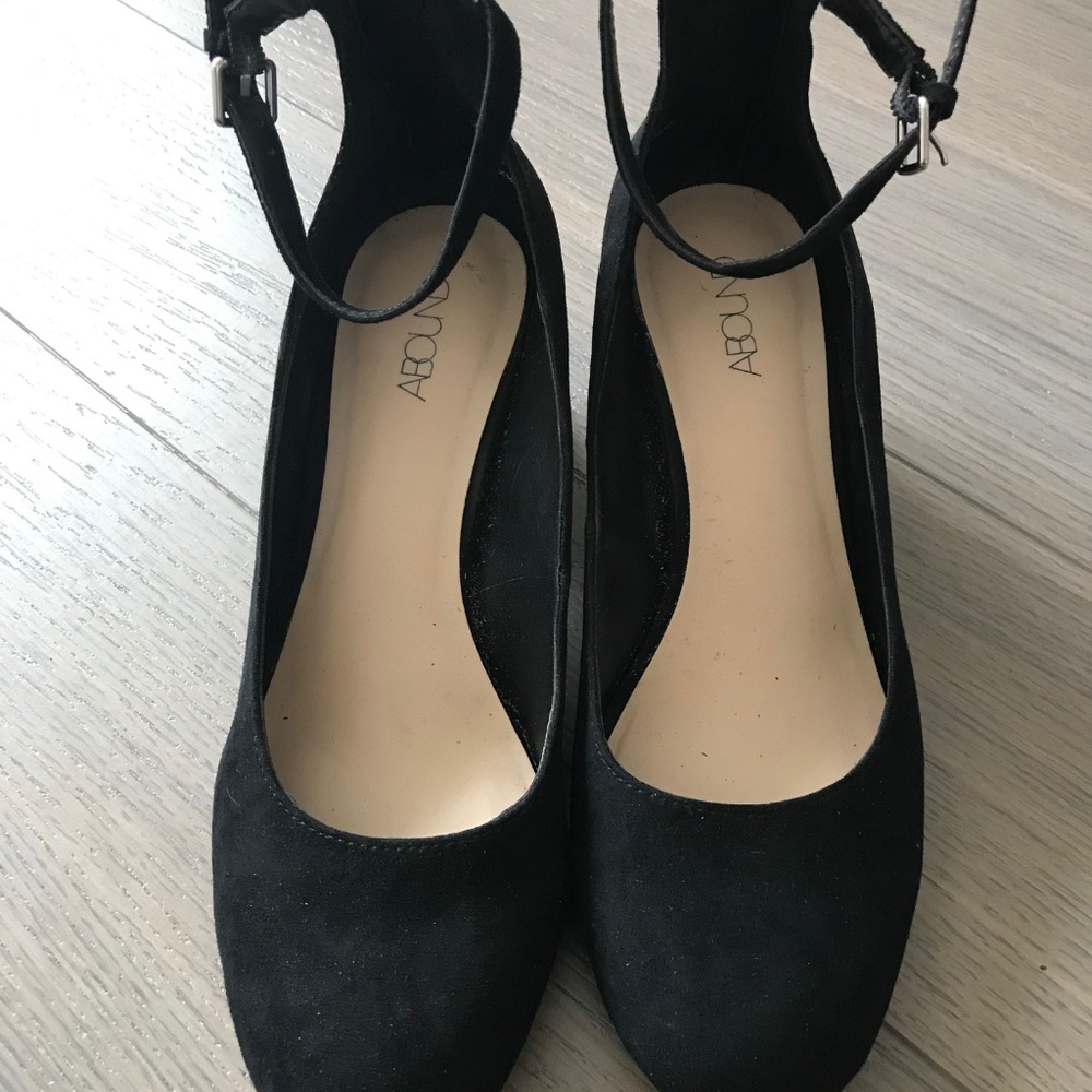 Almost New Abound Mary Janes Heeled Size 6.5